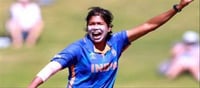 লিগ টেবিলে তিন নম্বরেই রইলেন ঝুলনরা